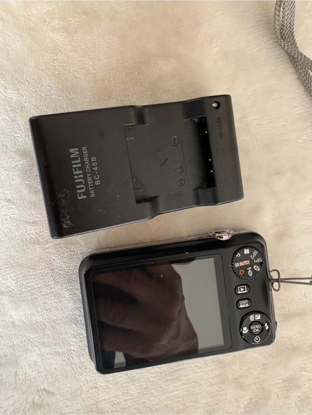Fuji FinePix JV100 12MP Digital Camera, Battery, Sd  2 Gb Charger Tested